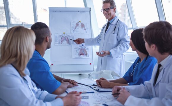 Medical doctors at the conference Sağlık Personeli için Uygulamalı Klinik Destek & Eğitim